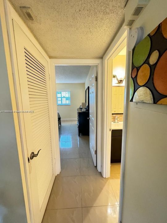 Active With Contract: $110,000 (1 beds, 1 baths, 720 Square Feet)