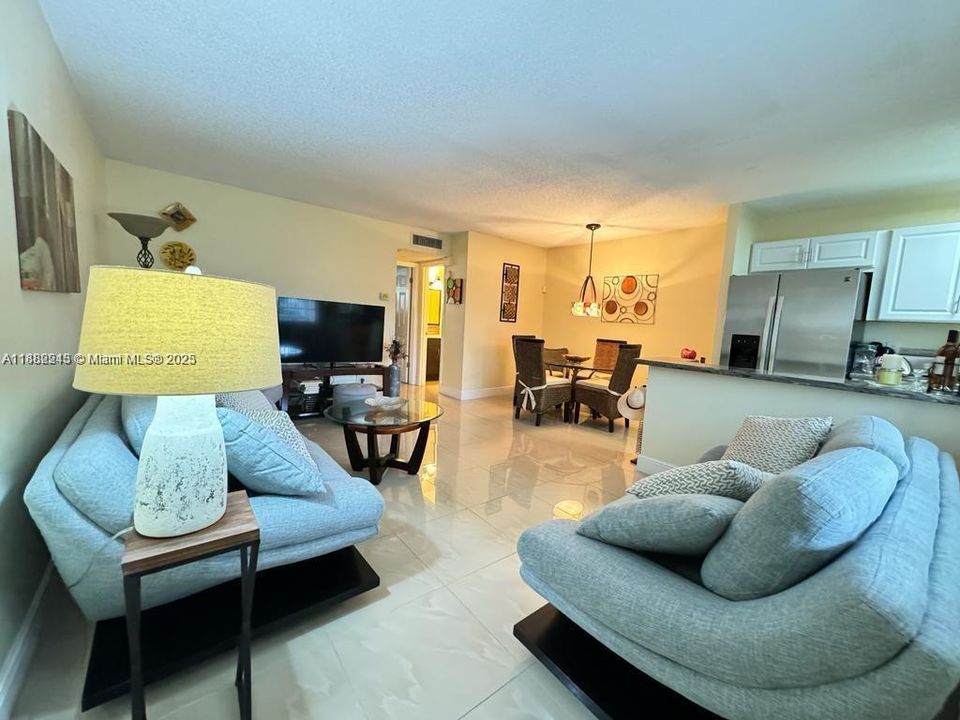 Active With Contract: $110,000 (1 beds, 1 baths, 720 Square Feet)