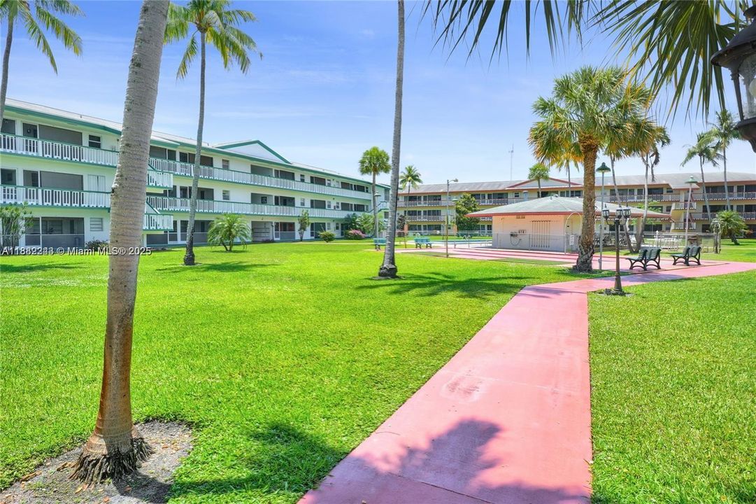 Active With Contract: $110,000 (1 beds, 1 baths, 720 Square Feet)