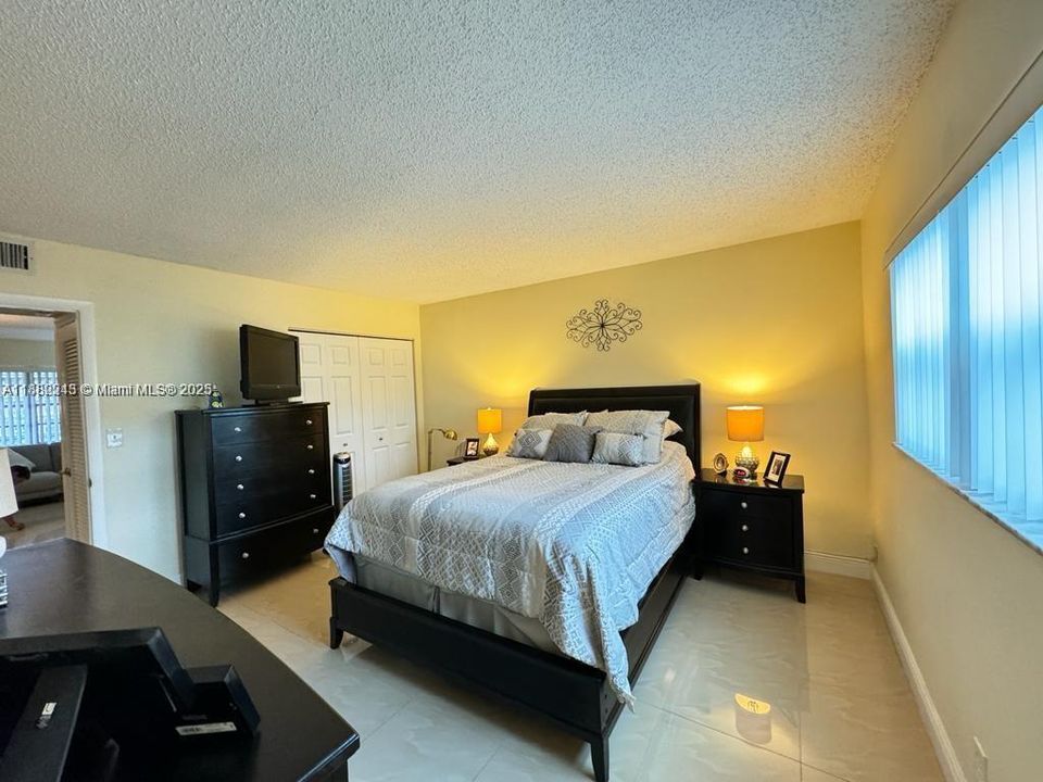 Active With Contract: $110,000 (1 beds, 1 baths, 720 Square Feet)