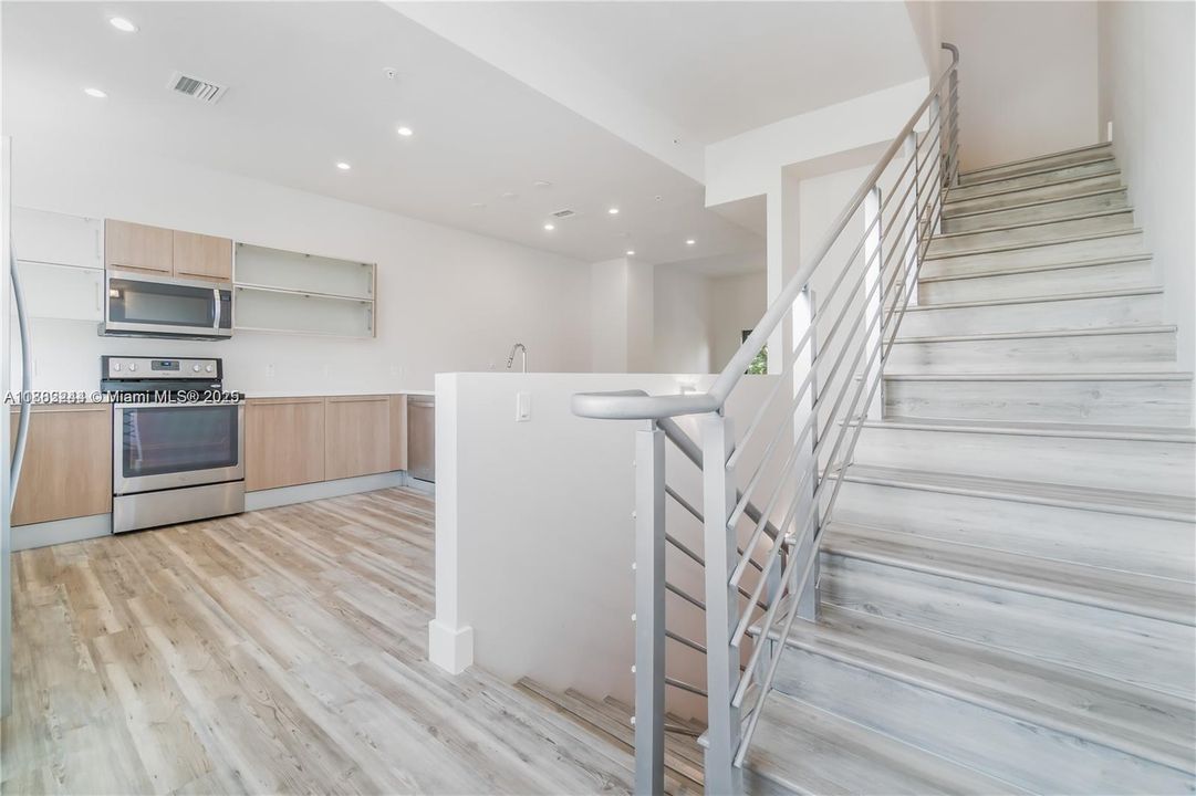 For Sale: $659,500 (3 beds, 3 baths, 1907 Square Feet)