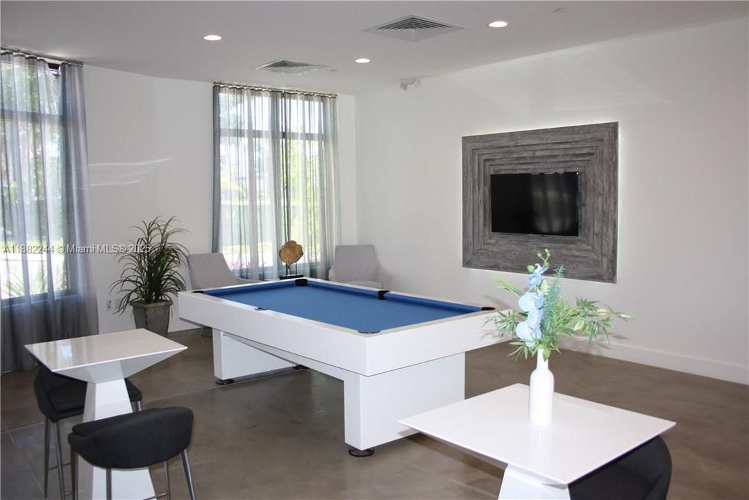 For Sale: $659,500 (3 beds, 3 baths, 1907 Square Feet)