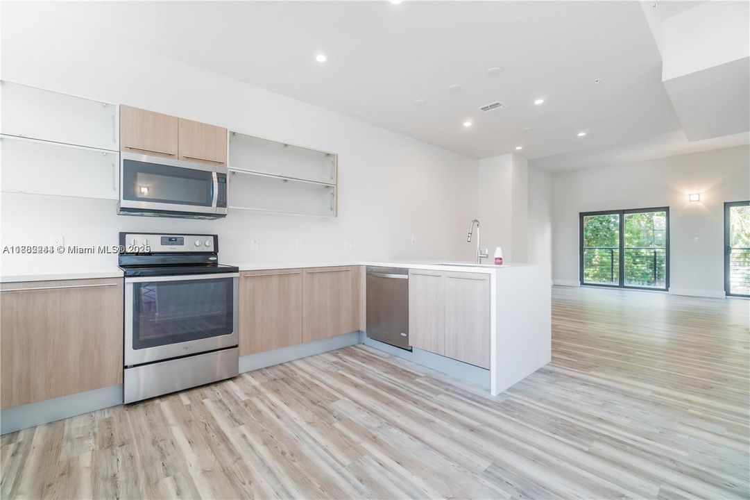 For Sale: $659,500 (3 beds, 3 baths, 1907 Square Feet)