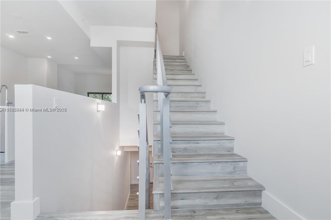 For Sale: $659,500 (3 beds, 3 baths, 1907 Square Feet)