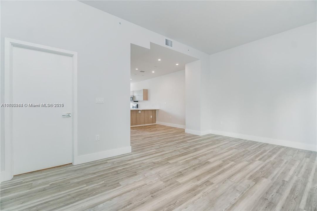 For Sale: $659,500 (3 beds, 3 baths, 1907 Square Feet)