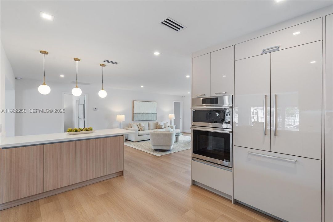 Activo con contrato: $2,740,000 (4 camas, 3 baños, 2707 Pies cuadrados)