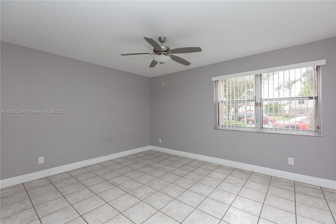 Recientemente alquilado: $2,425 (2 camas, 2 baños, 1037 Pies cuadrados)