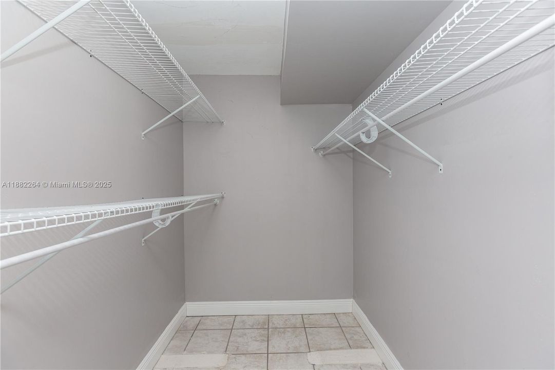 Recientemente alquilado: $2,425 (2 camas, 2 baños, 1037 Pies cuadrados)