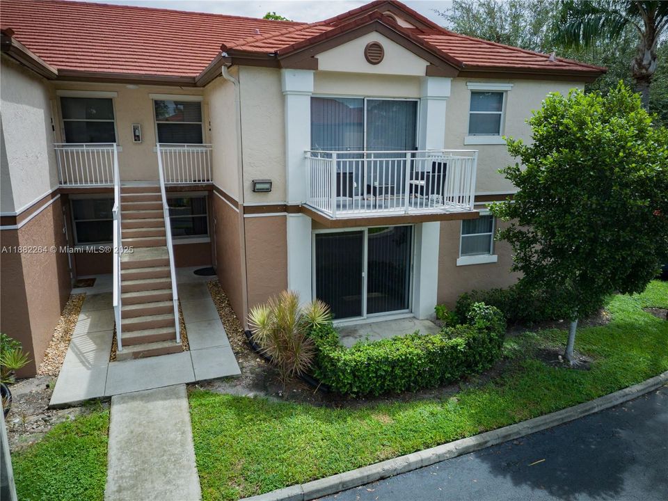 Recientemente alquilado: $2,425 (2 camas, 2 baños, 1037 Pies cuadrados)