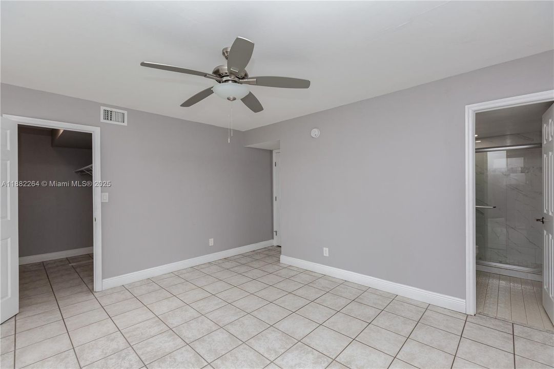 Recientemente alquilado: $2,425 (2 camas, 2 baños, 1037 Pies cuadrados)