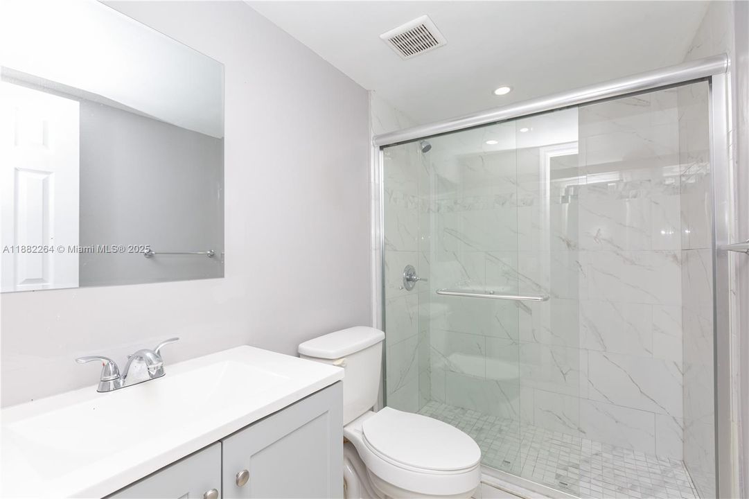 Recientemente alquilado: $2,425 (2 camas, 2 baños, 1037 Pies cuadrados)