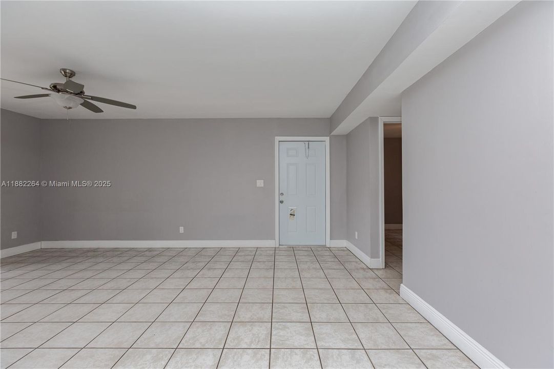 Recientemente alquilado: $2,425 (2 camas, 2 baños, 1037 Pies cuadrados)