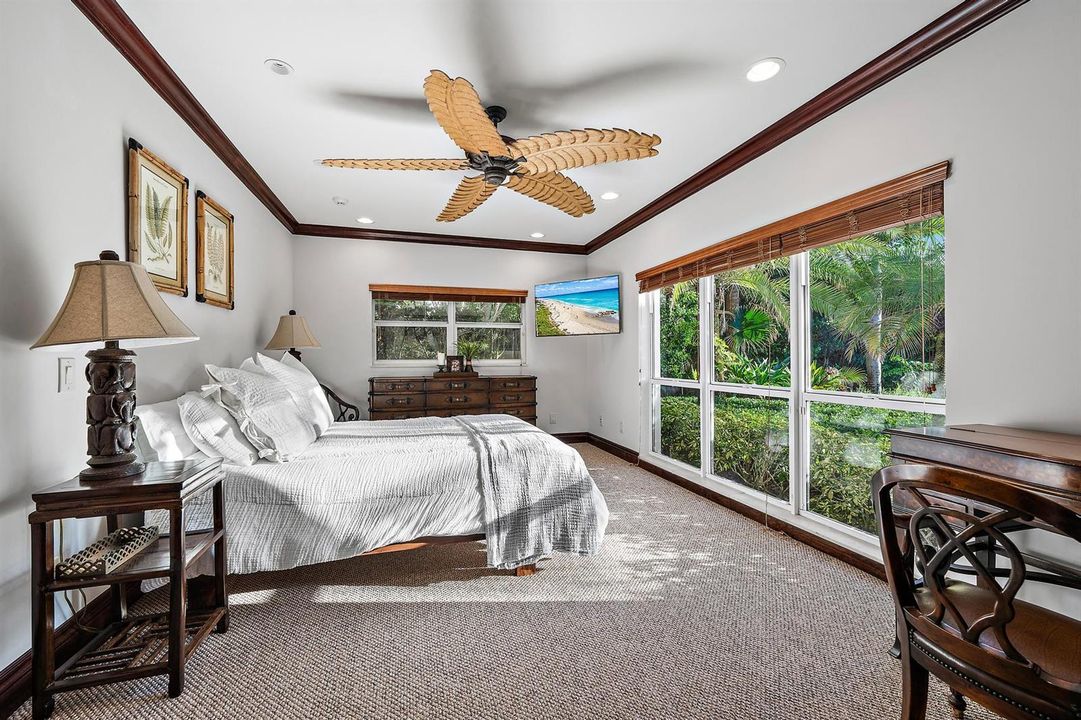 Guest bedroom first floor #4