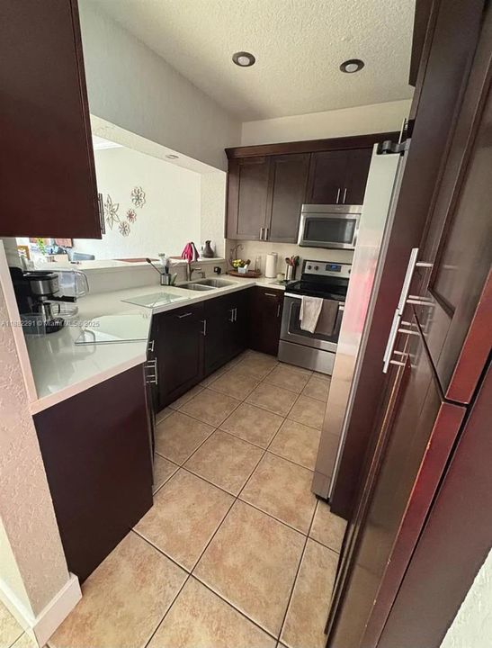 Recientemente alquilado: $2,950 (3 camas, 2 baños, 1584 Pies cuadrados)