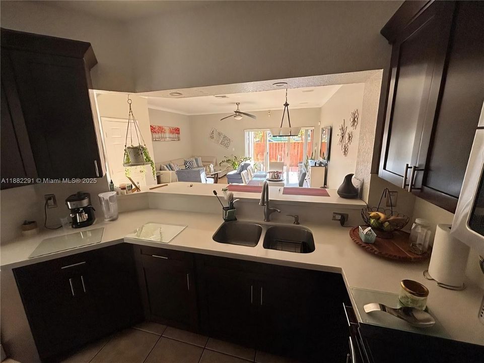 Recientemente alquilado: $2,950 (3 camas, 2 baños, 1584 Pies cuadrados)