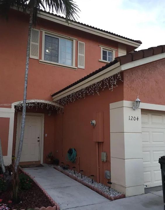 Recientemente alquilado: $2,950 (3 camas, 2 baños, 1584 Pies cuadrados)