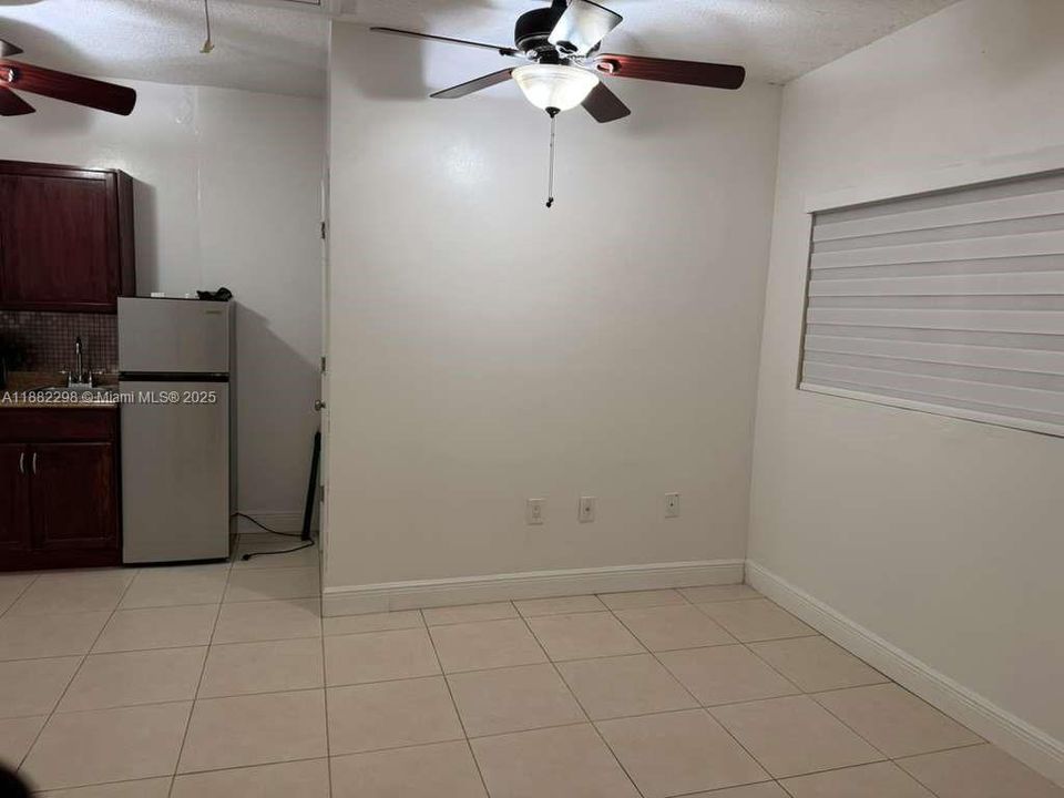 For Rent: $1,350 (1 beds, 1 baths, 2358 Square Feet)