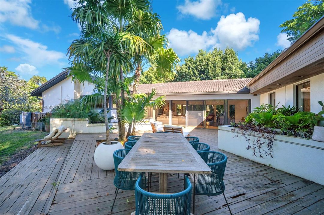 For Sale: $2,695,000 (6 beds, 3 baths, 3674 Square Feet)