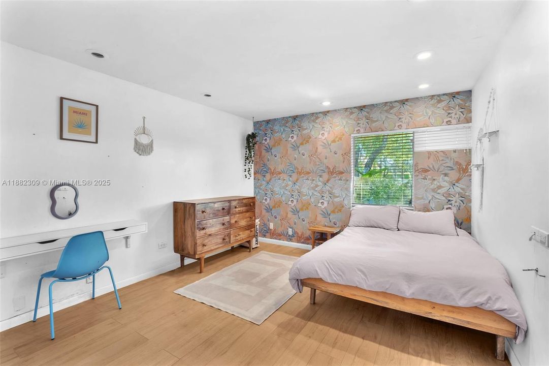 For Sale: $2,695,000 (6 beds, 3 baths, 3674 Square Feet)