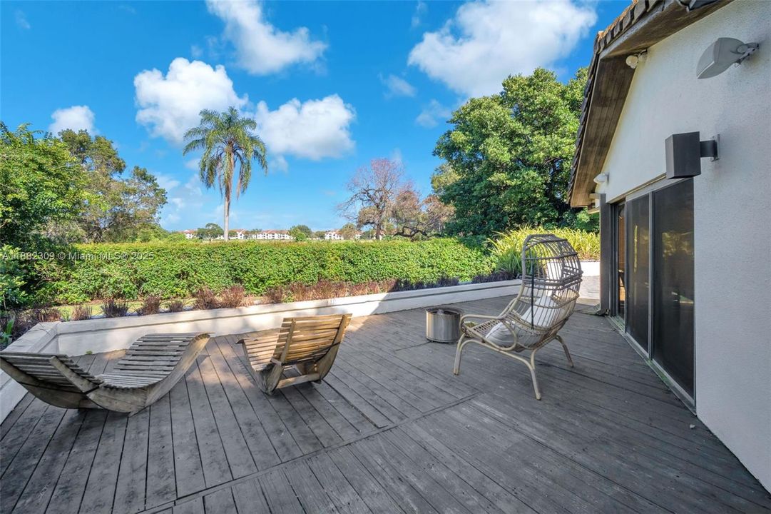 For Sale: $2,695,000 (6 beds, 3 baths, 3674 Square Feet)