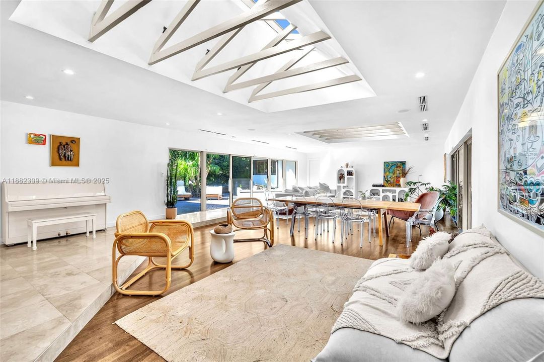 For Sale: $2,695,000 (6 beds, 3 baths, 3674 Square Feet)