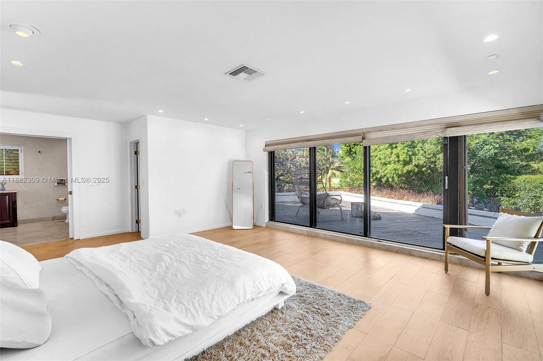 For Sale: $2,695,000 (6 beds, 3 baths, 3674 Square Feet)