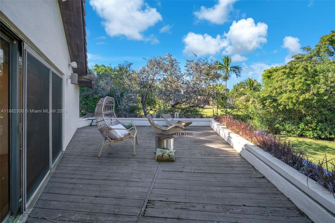 For Sale: $2,695,000 (6 beds, 3 baths, 3674 Square Feet)