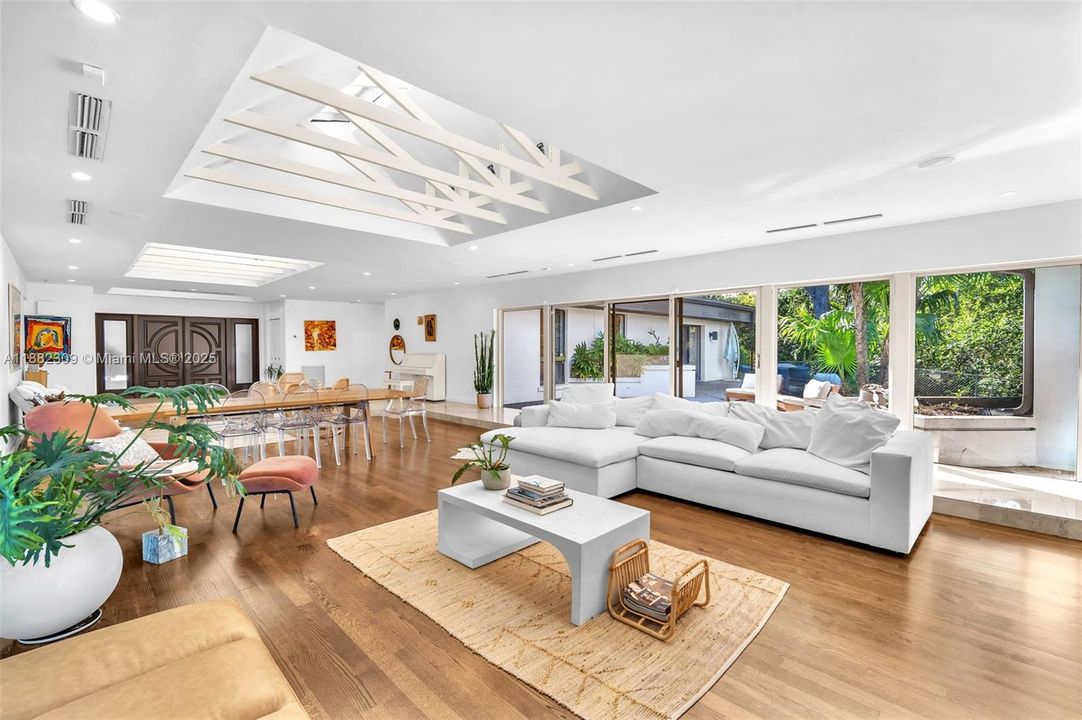 For Sale: $2,695,000 (6 beds, 3 baths, 3674 Square Feet)