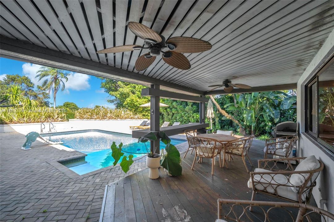 For Sale: $2,695,000 (6 beds, 3 baths, 3674 Square Feet)