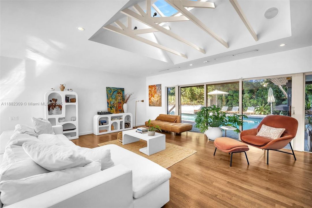 For Sale: $2,695,000 (6 beds, 3 baths, 3674 Square Feet)