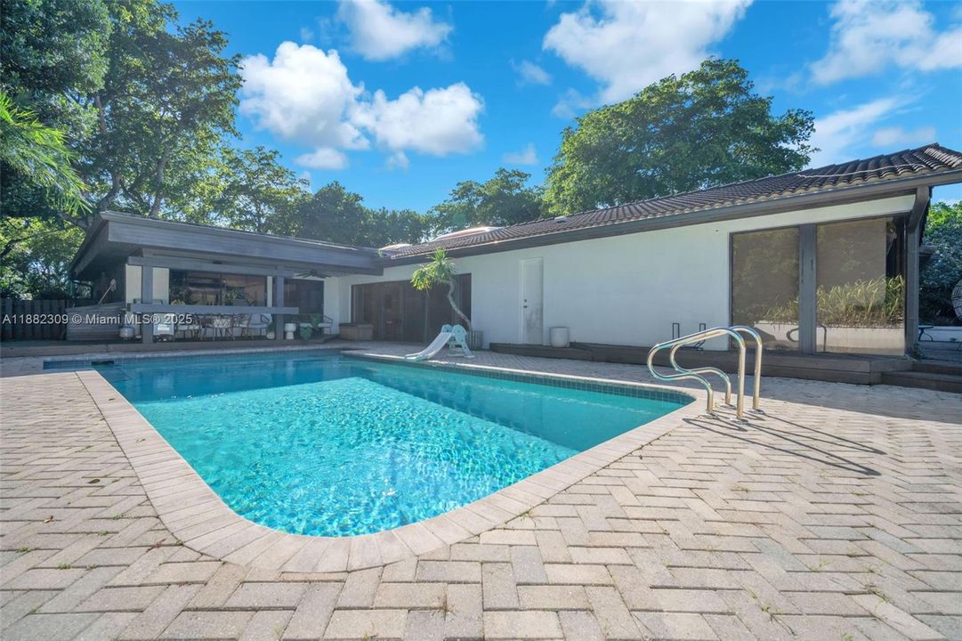 For Sale: $2,695,000 (6 beds, 3 baths, 3674 Square Feet)