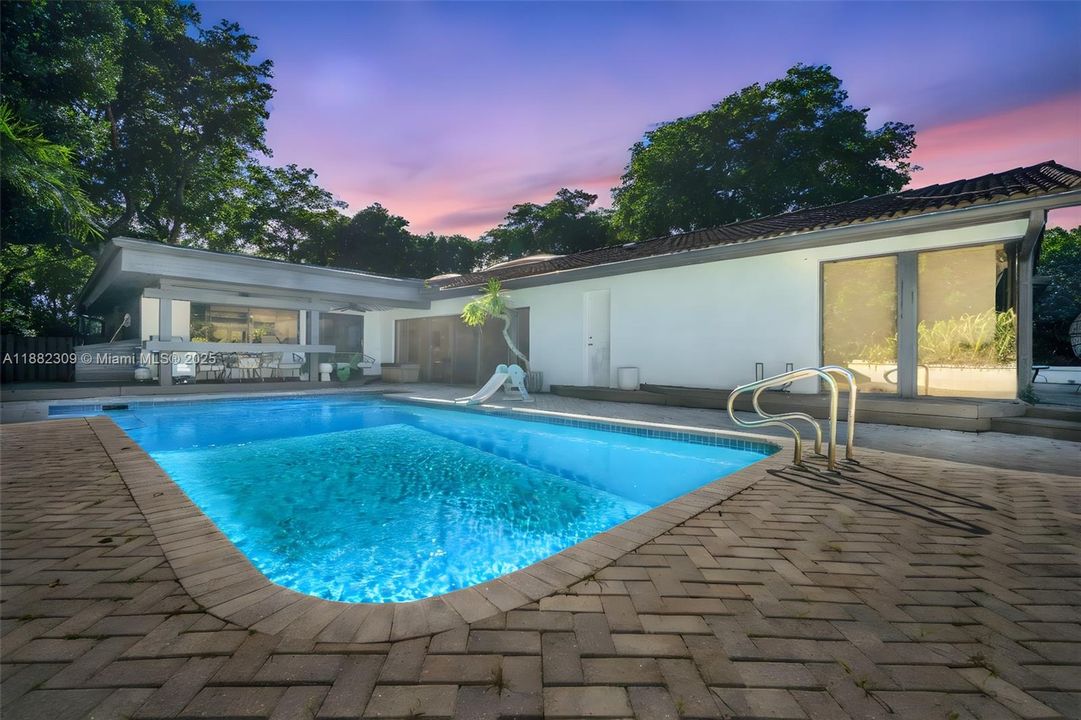 For Sale: $2,695,000 (6 beds, 3 baths, 3674 Square Feet)