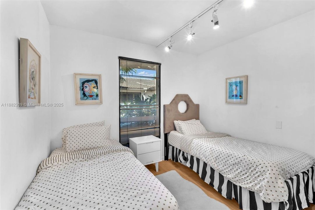 For Sale: $2,695,000 (6 beds, 3 baths, 3674 Square Feet)