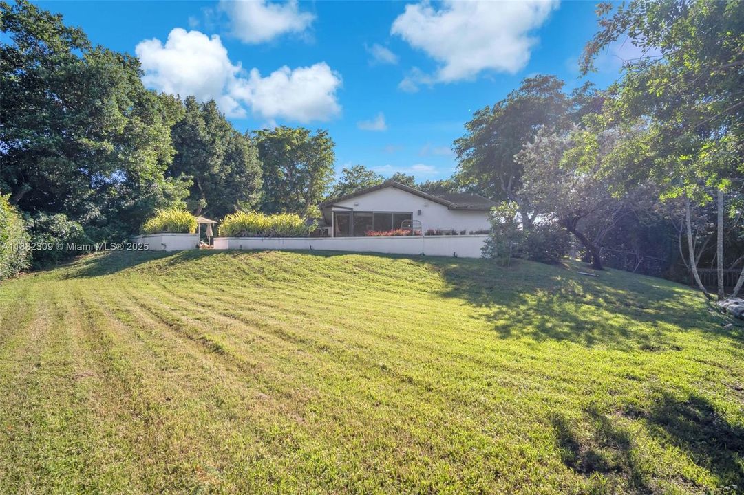 For Sale: $2,695,000 (6 beds, 3 baths, 3674 Square Feet)