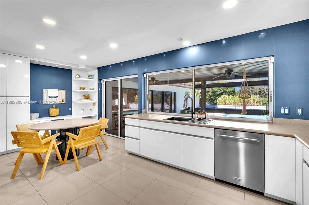 For Sale: $2,695,000 (6 beds, 3 baths, 3674 Square Feet)