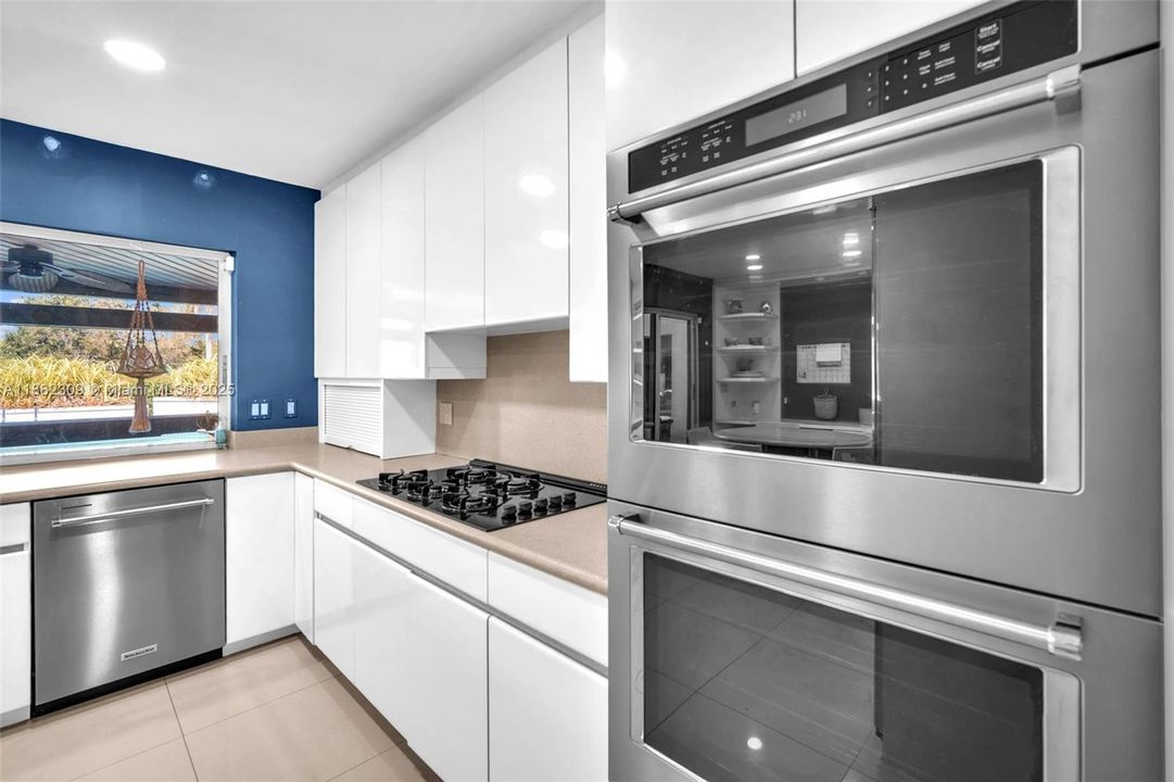 For Sale: $2,695,000 (6 beds, 3 baths, 3674 Square Feet)