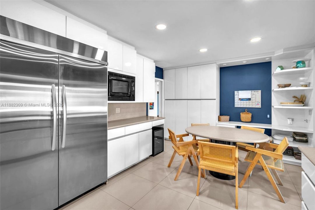 For Sale: $2,695,000 (6 beds, 3 baths, 3674 Square Feet)