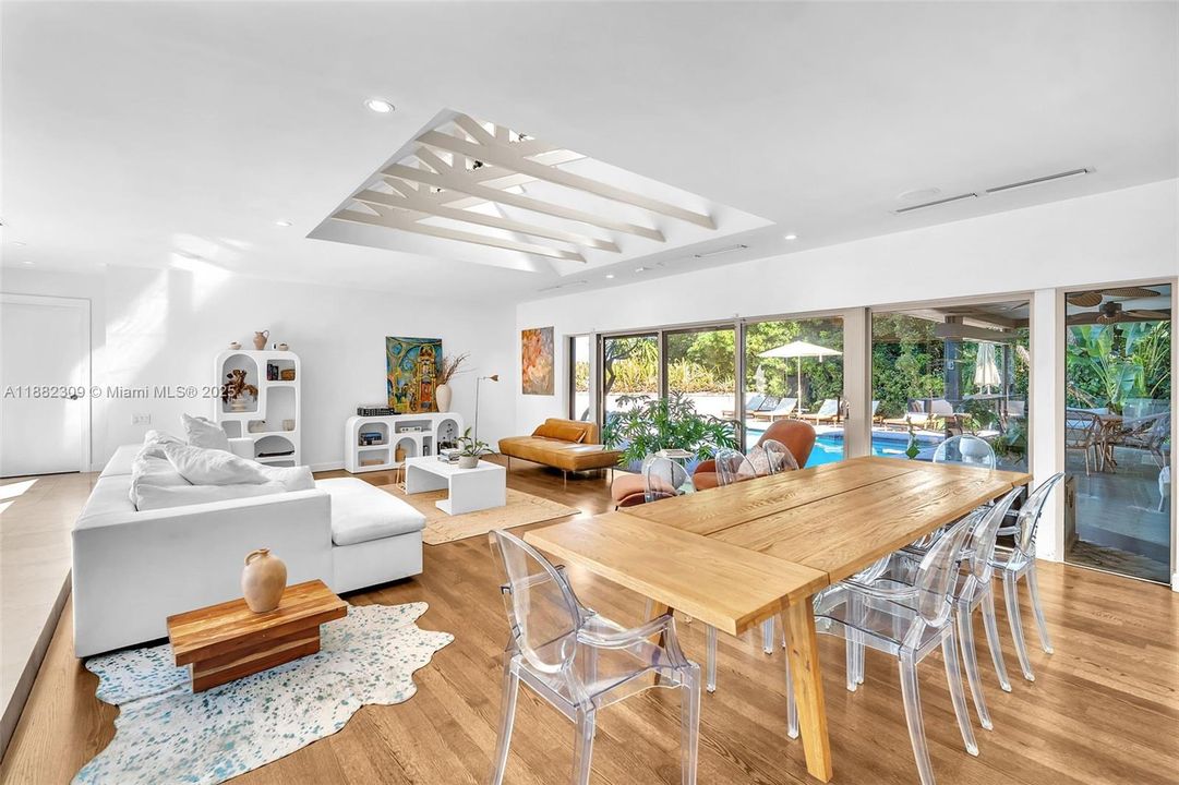 For Sale: $2,695,000 (6 beds, 3 baths, 3674 Square Feet)