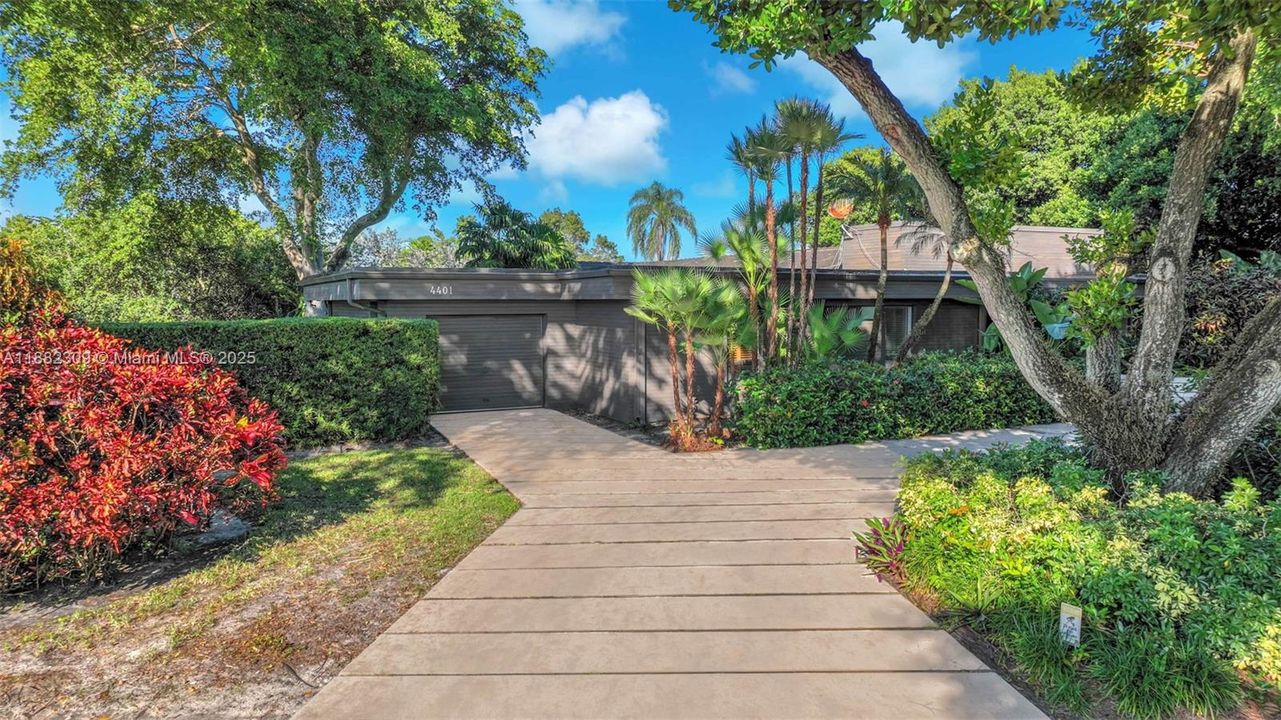 For Sale: $2,695,000 (6 beds, 3 baths, 3674 Square Feet)