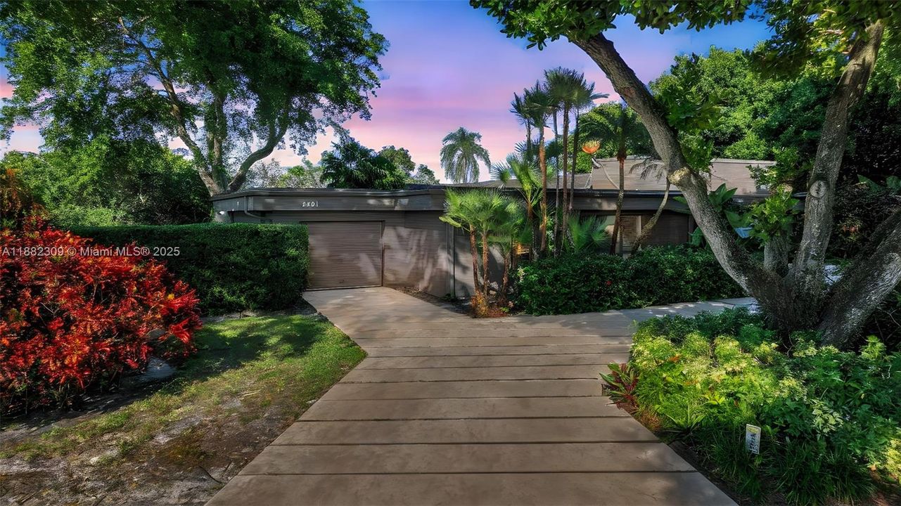 For Sale: $2,695,000 (6 beds, 3 baths, 3674 Square Feet)