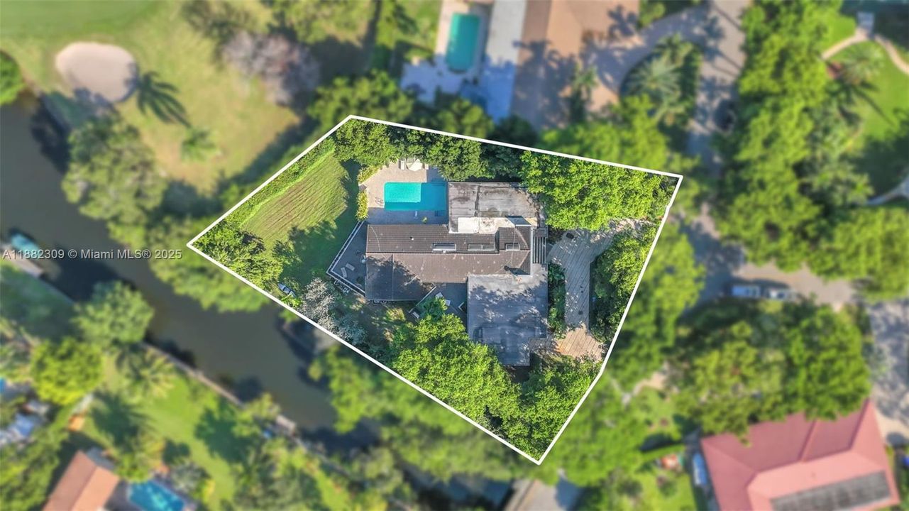 For Sale: $2,695,000 (6 beds, 3 baths, 3674 Square Feet)