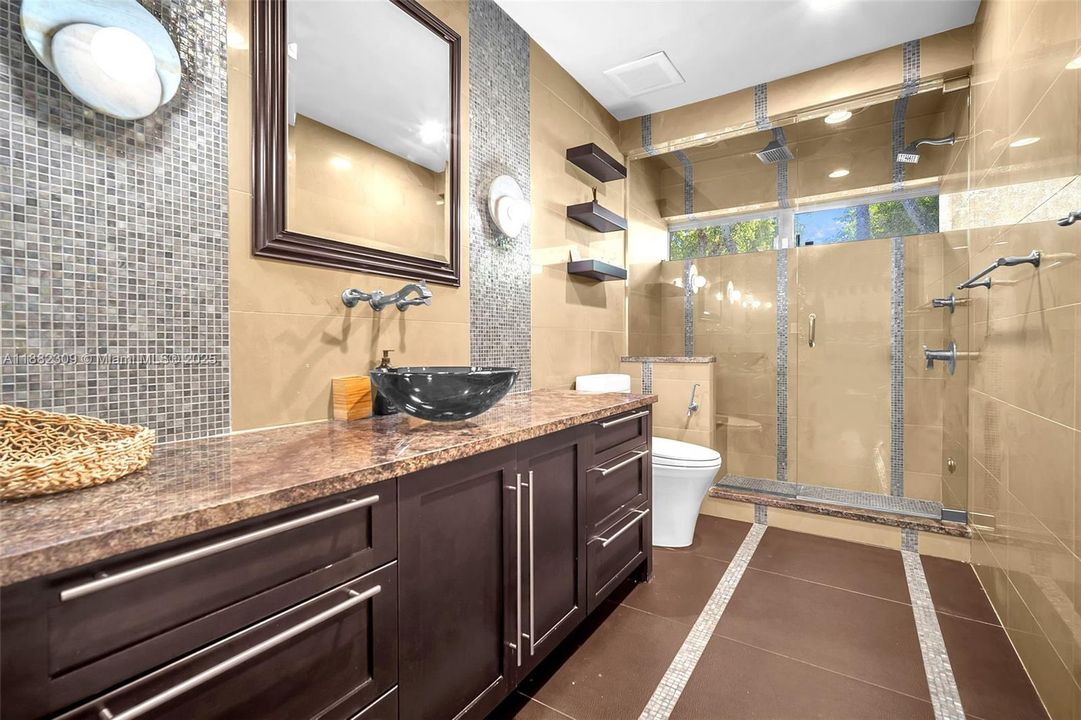 For Sale: $2,695,000 (6 beds, 3 baths, 3674 Square Feet)