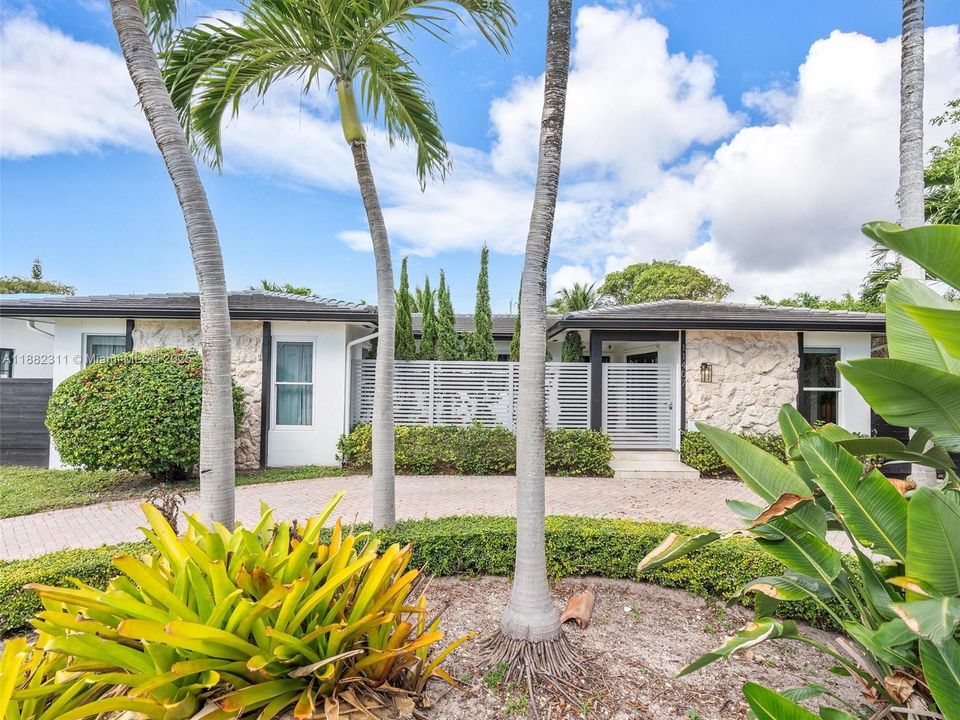 Active With Contract: $1,950,000 (4 beds, 2 baths, 2705 Square Feet)