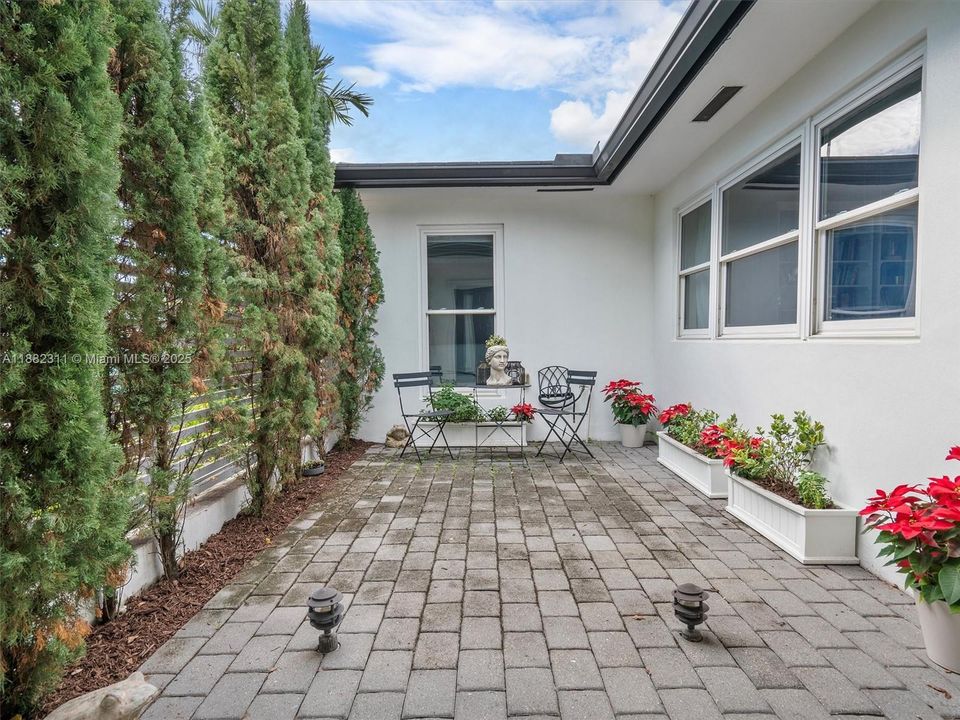 Active With Contract: $1,950,000 (4 beds, 2 baths, 2705 Square Feet)