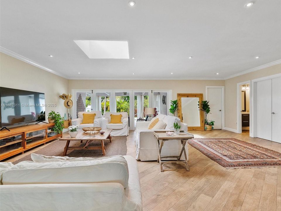 Active With Contract: $1,950,000 (4 beds, 2 baths, 2705 Square Feet)