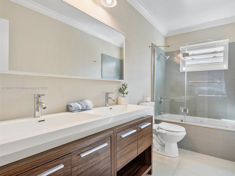 Active With Contract: $1,950,000 (4 beds, 2 baths, 2705 Square Feet)