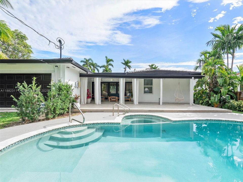 Active With Contract: $1,950,000 (4 beds, 2 baths, 2705 Square Feet)