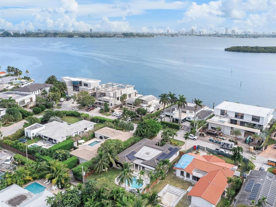 Active With Contract: $1,950,000 (4 beds, 2 baths, 2705 Square Feet)