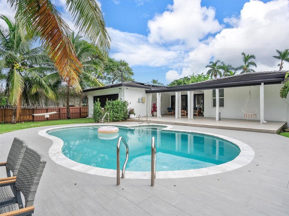 Active With Contract: $1,950,000 (4 beds, 2 baths, 2705 Square Feet)