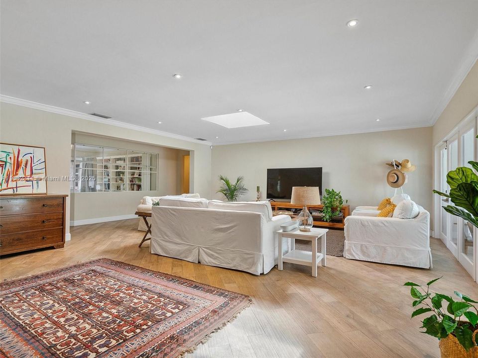 Active With Contract: $1,950,000 (4 beds, 2 baths, 2705 Square Feet)